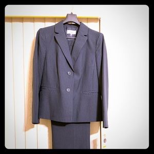 Women’s Suit Size 14
